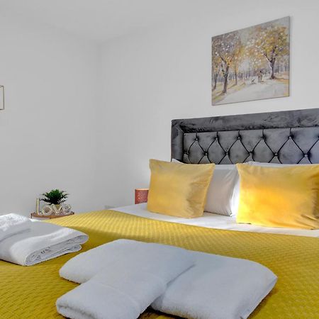 Heathrow Stays - Fawns Manor Хилингдън Екстериор снимка